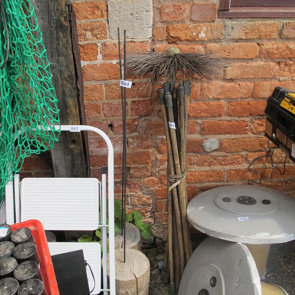 Lot 845: chimney sweep brush