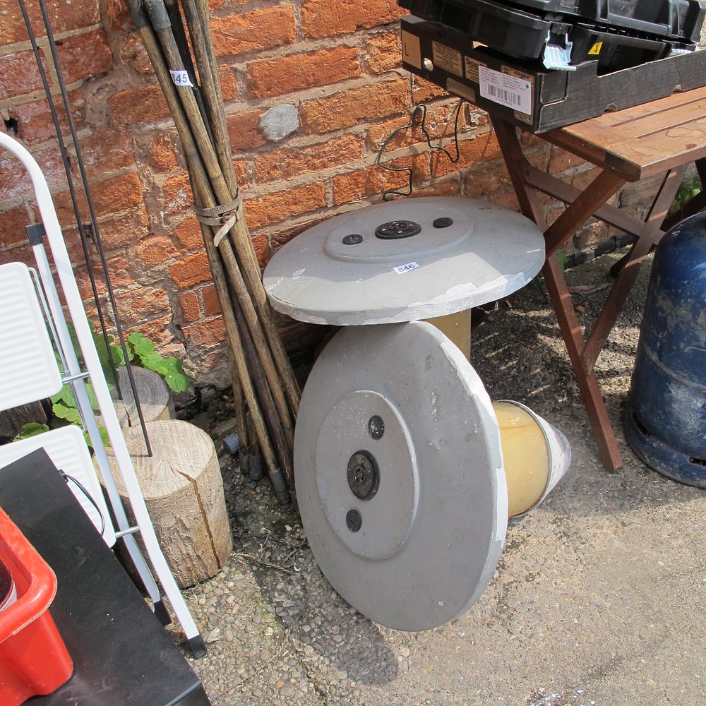 Lot 846: lights