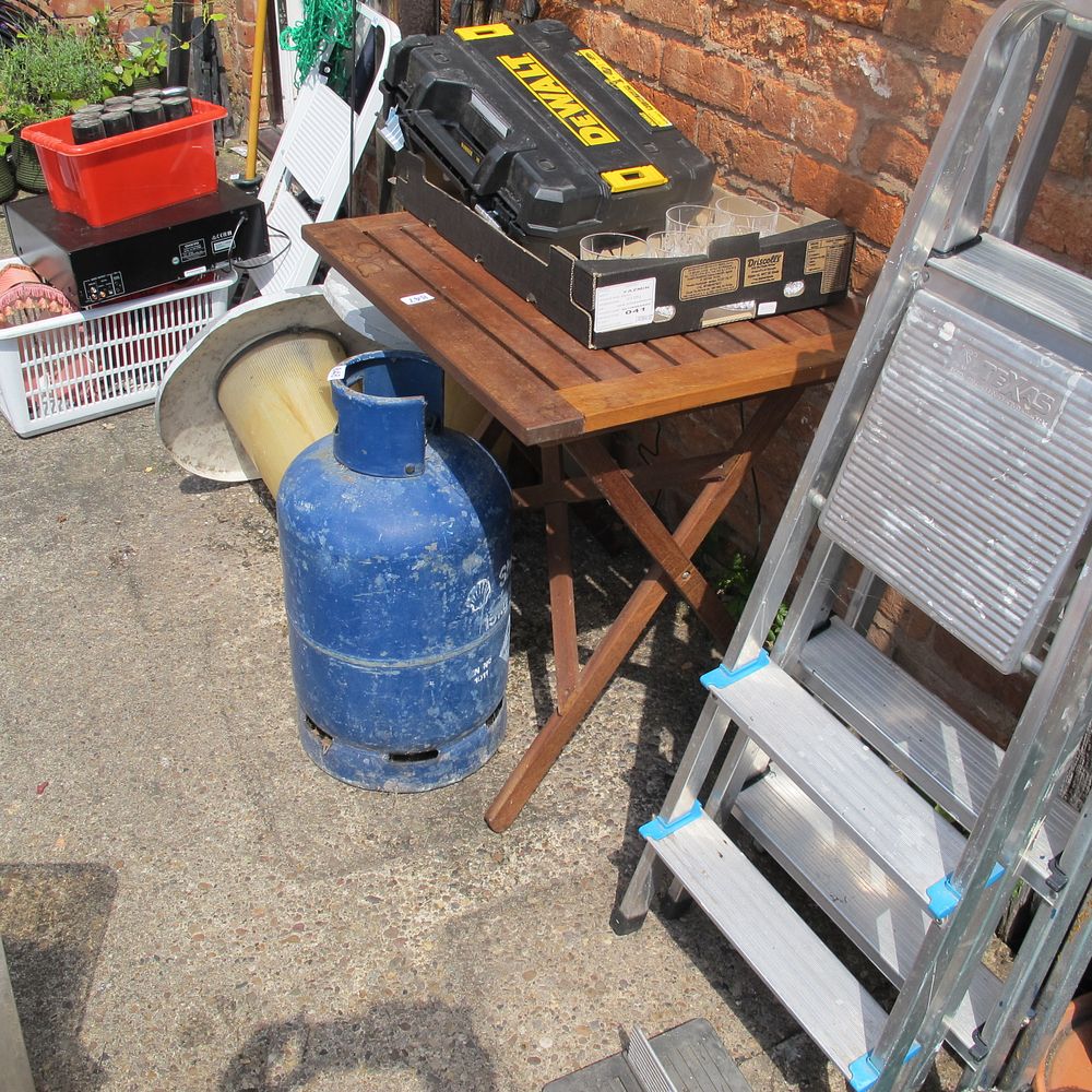 Lot 847: table