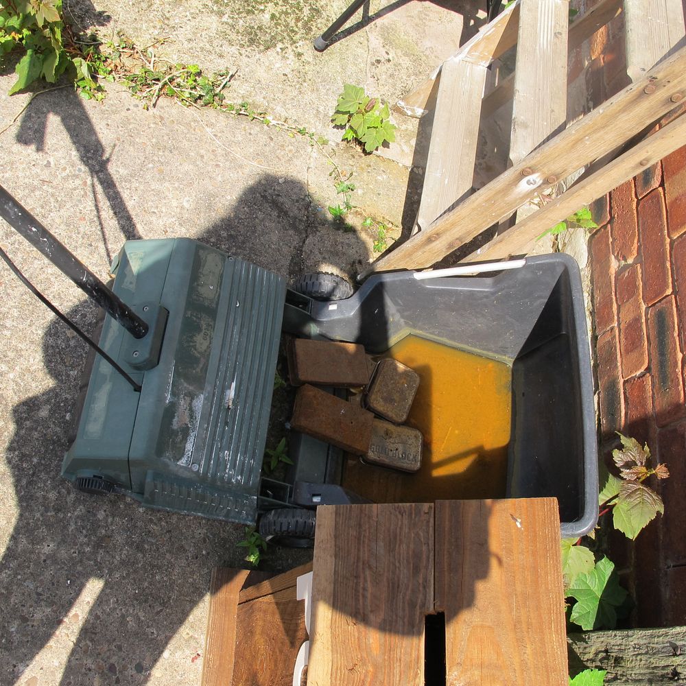 Lot 862: lawn mower