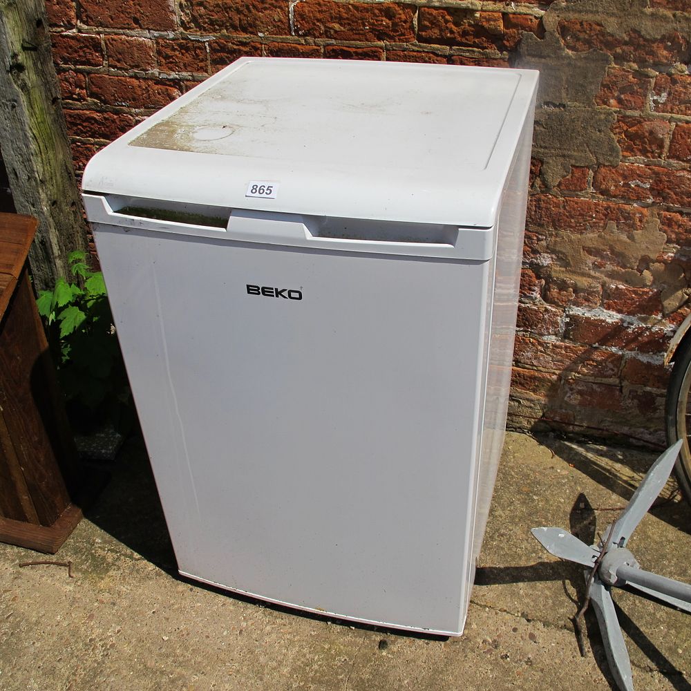 Lot 865: Beko fridge