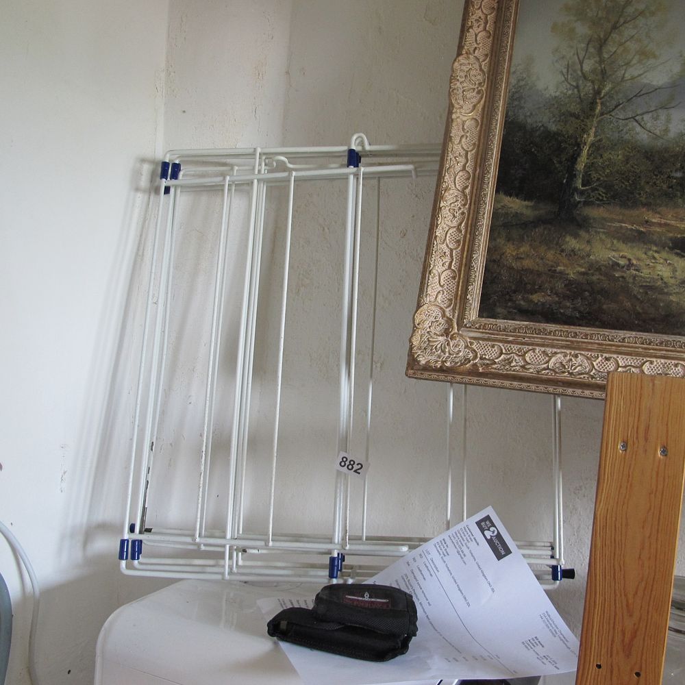 Lot 882: clothes airer