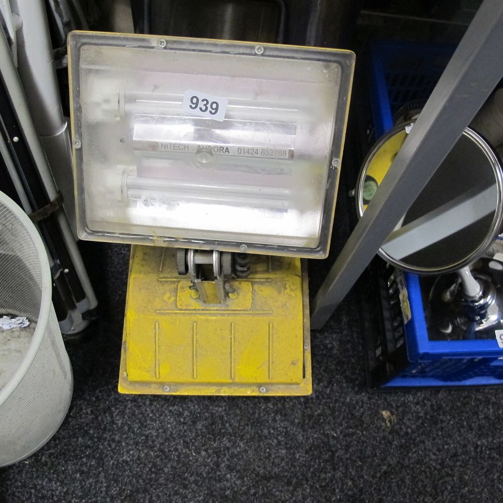 Lot 939: site lamp