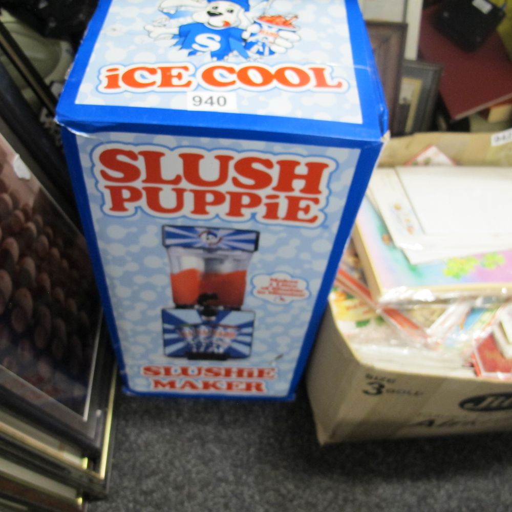 Lot 940: Slush Puppie slushie maker