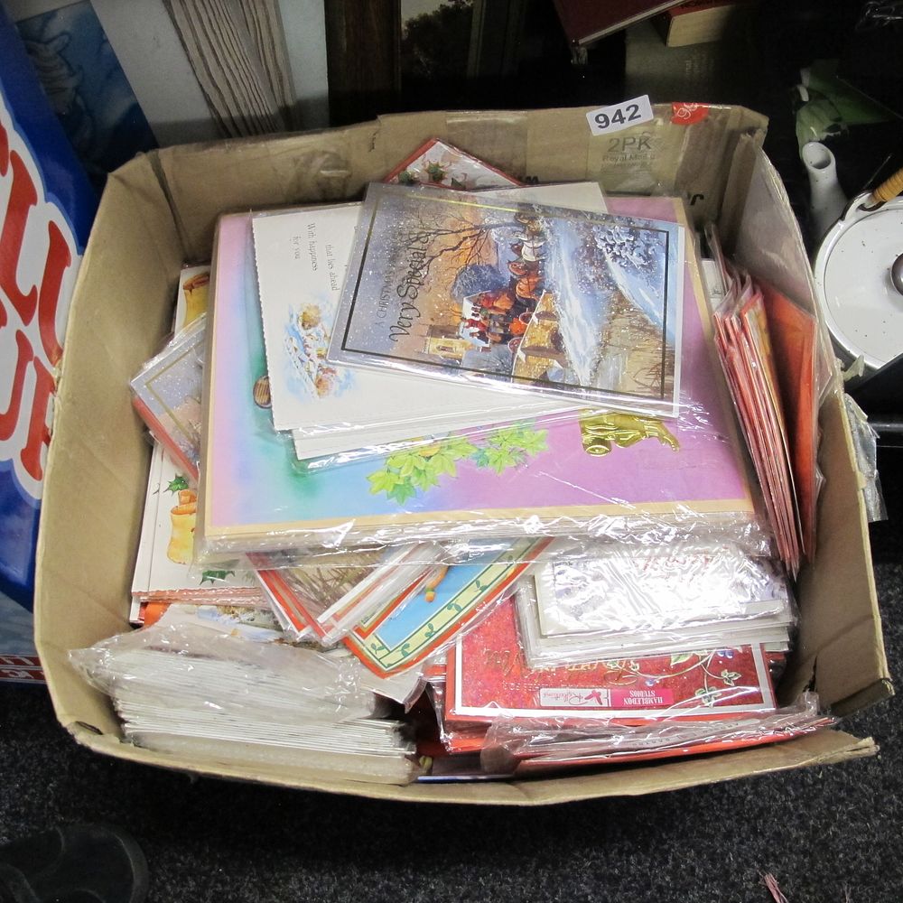 Lot 942: box of greetings cards