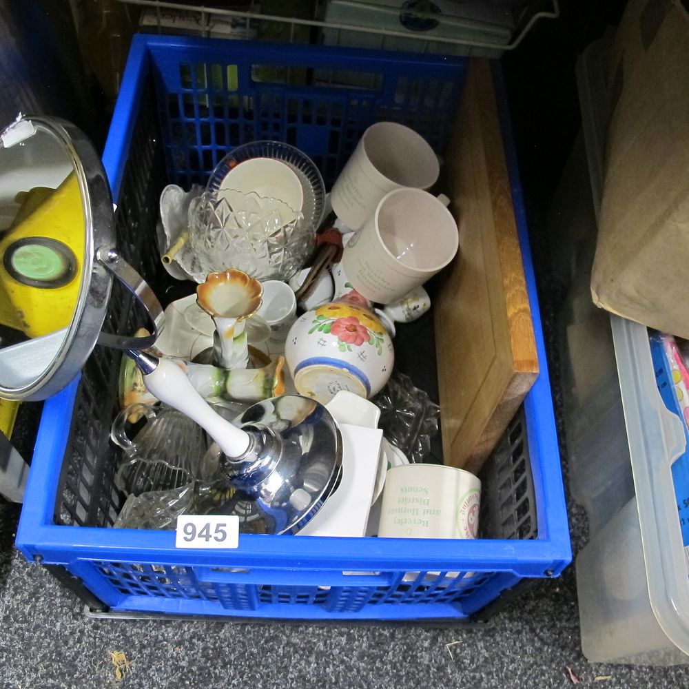 Lot 945: box of misc