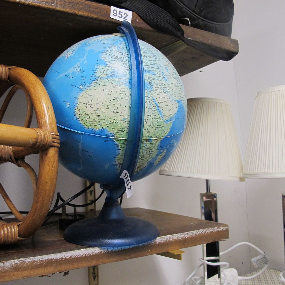 Lot 957: globe