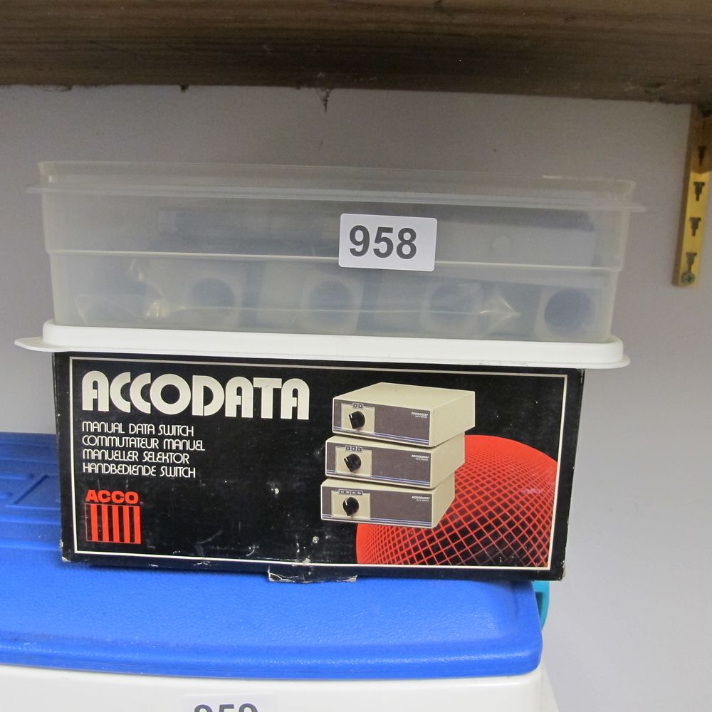 Lot 958: manual data switch