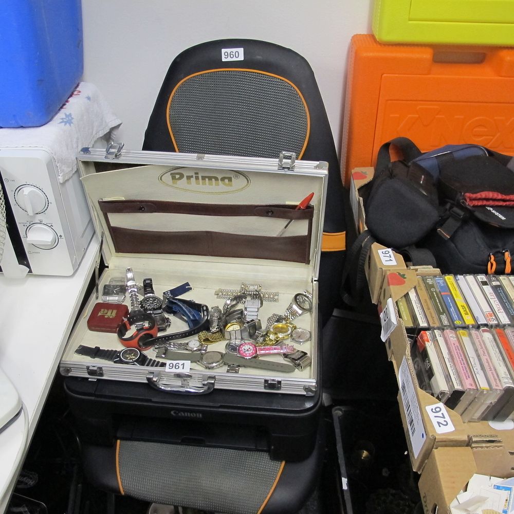Lot 960: computer chair