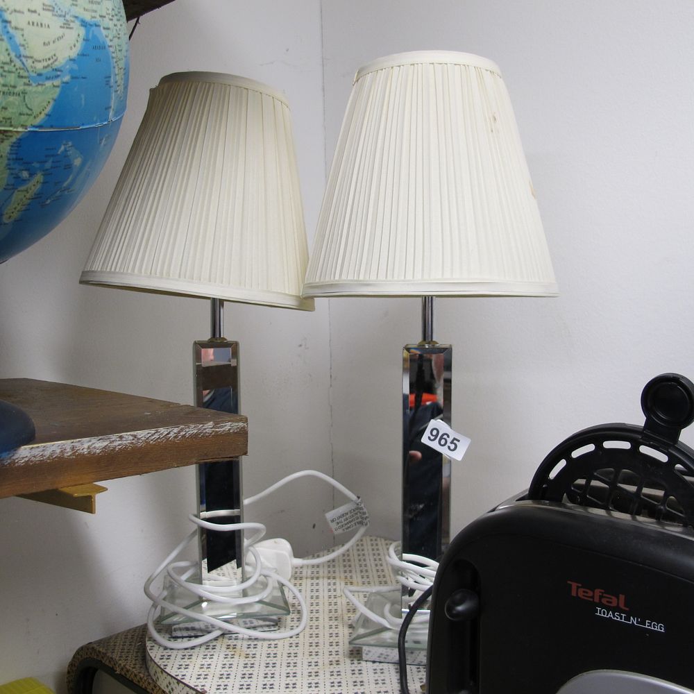 Lot 965: table lamps