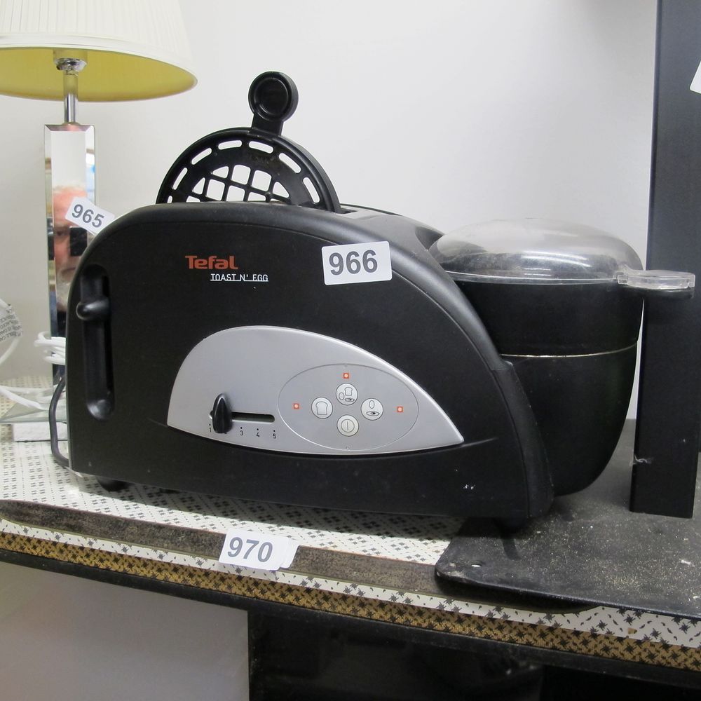 Lot 966: Tefal toaster and egg maker