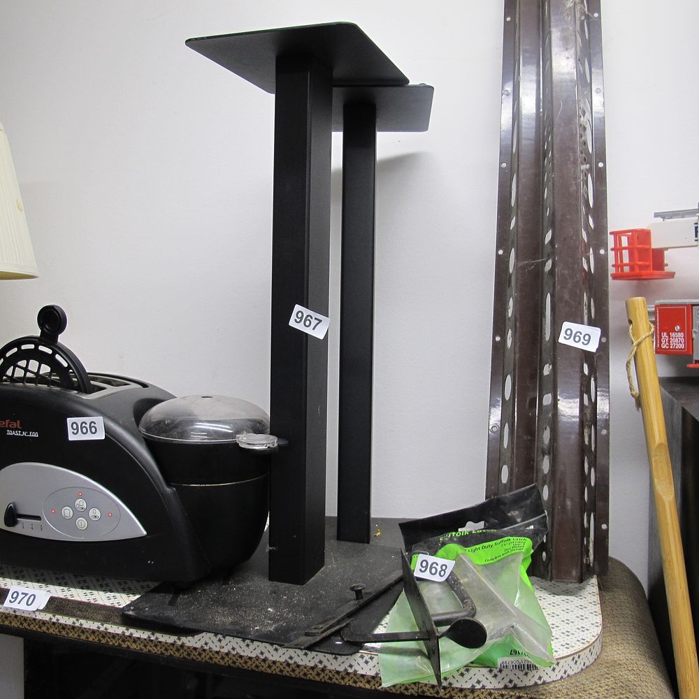 Lot 967: speaker stands
