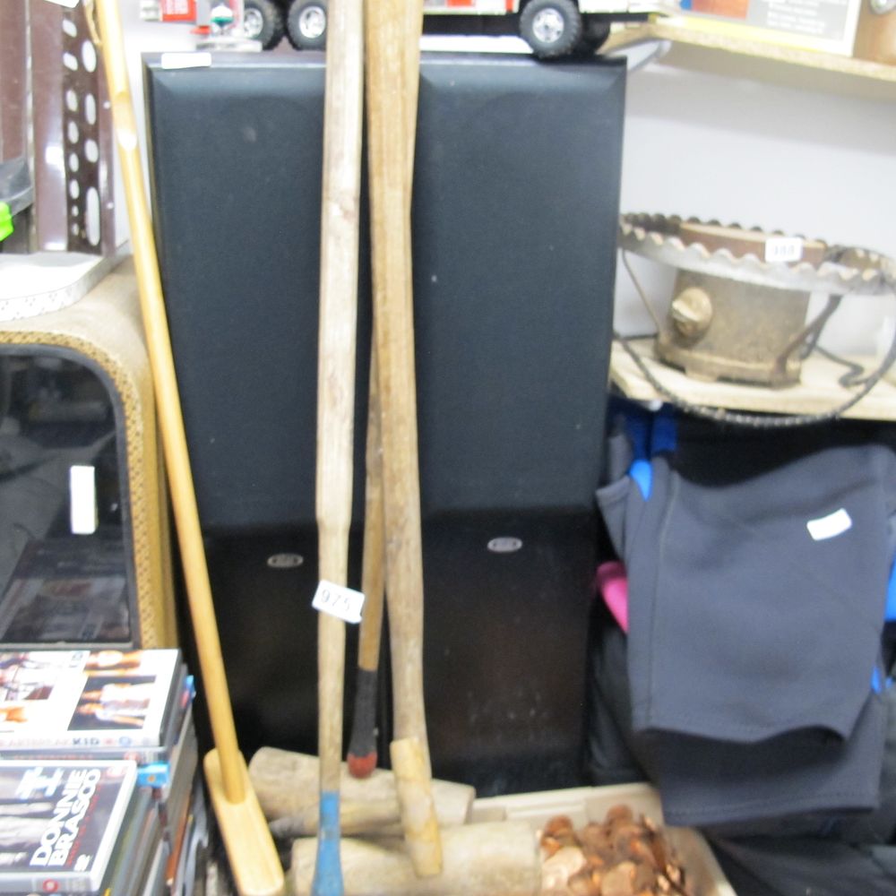 Lot 977: speakers
