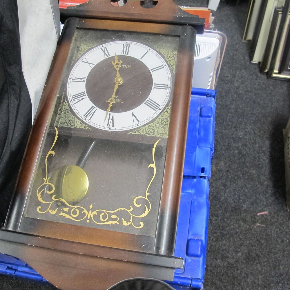 Lot 1006: wall clock