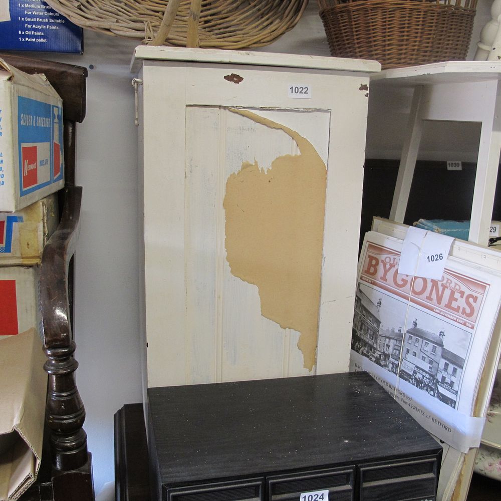 Lot 1022: cupboard