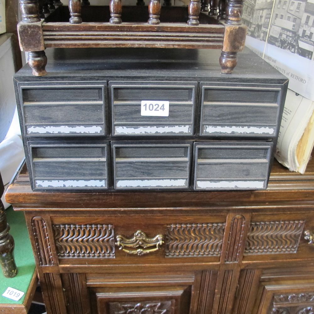 Lot 1024: cassette storage and cassettes