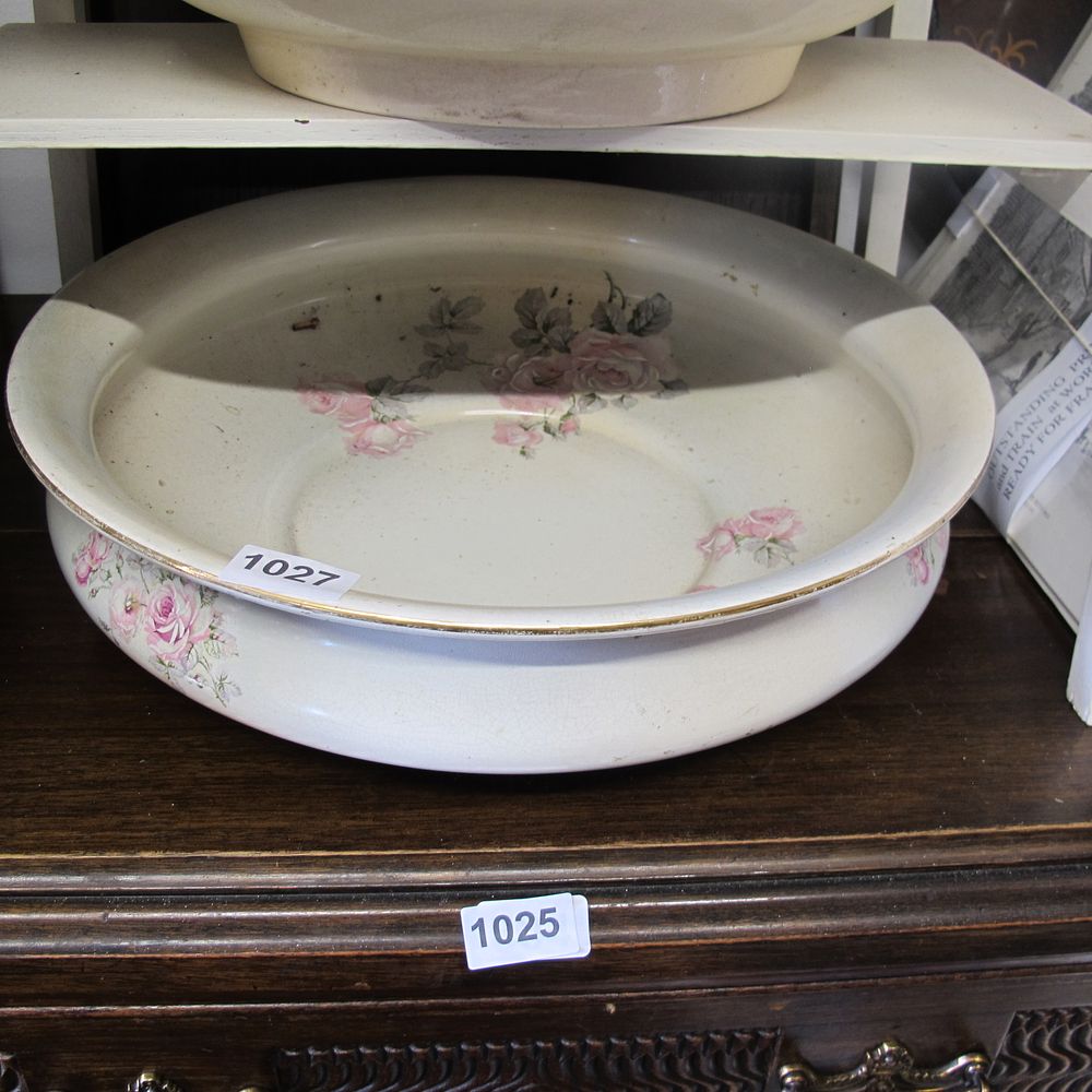 Lot 1027: large floral wash bowl