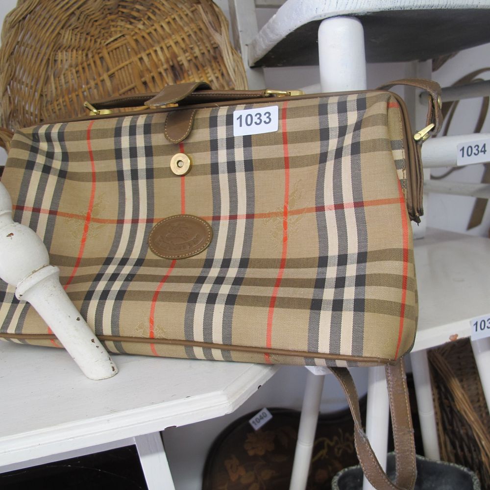 Lot 1033: Tartan Burberry bag with leather details 