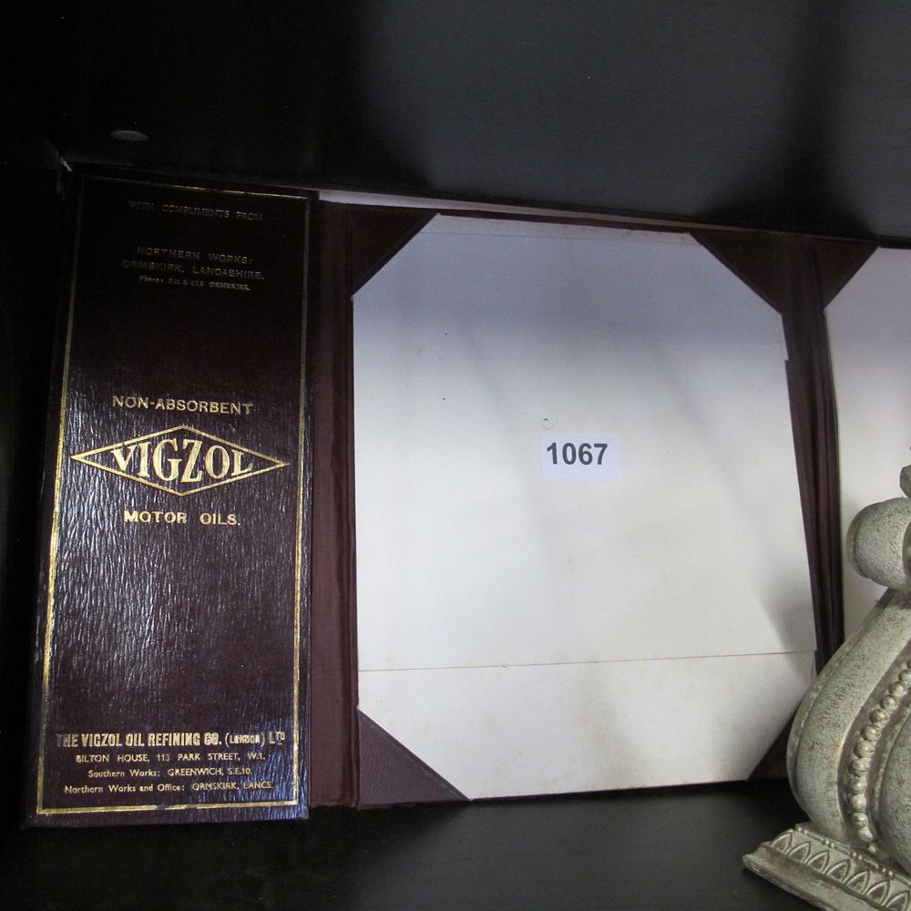 Lot 1067: vintage Vigzol car dealership managers desk tidy