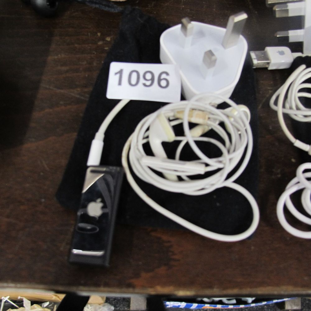 Lot 1096: Apple iPod, charger and earphones