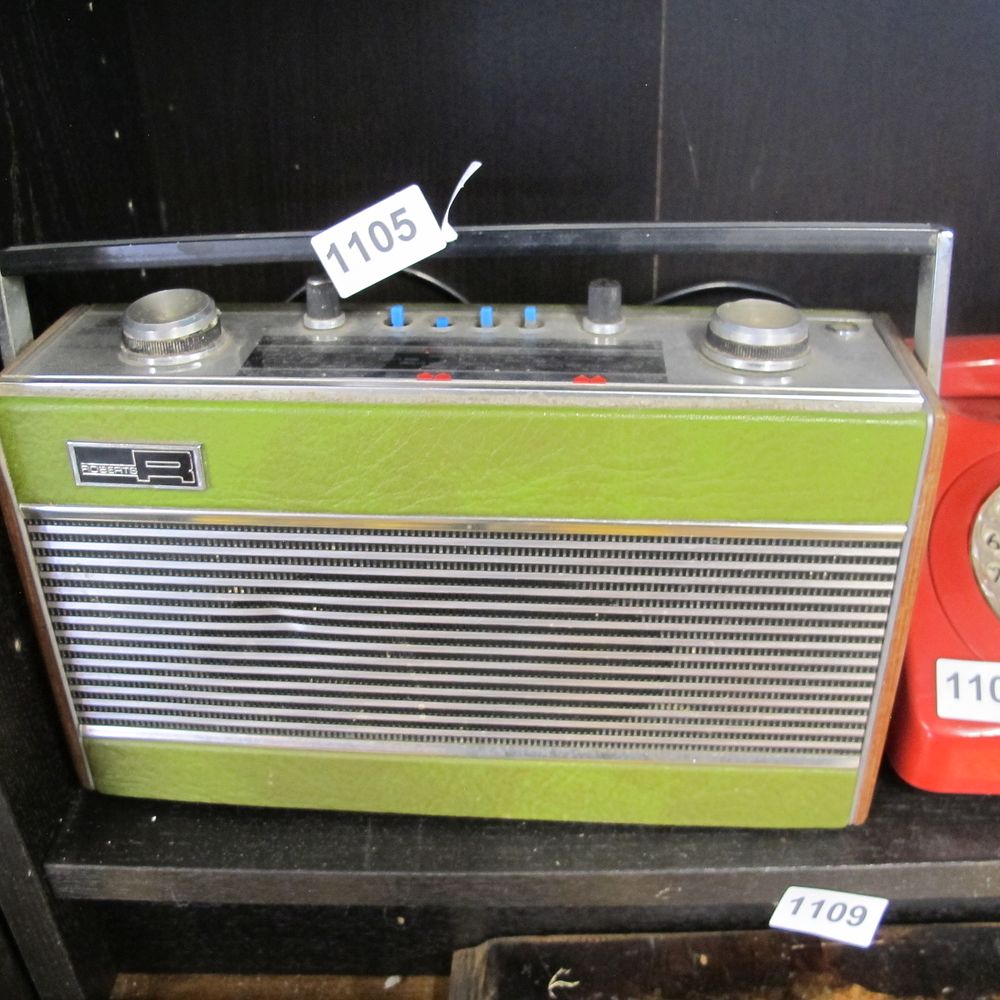 Lot 1105: Green leather Roberts radio 