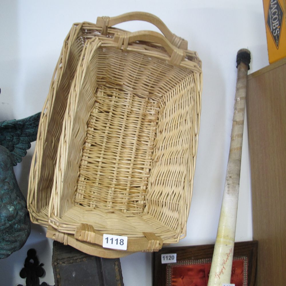 Lot 1118: Wicker baskets 