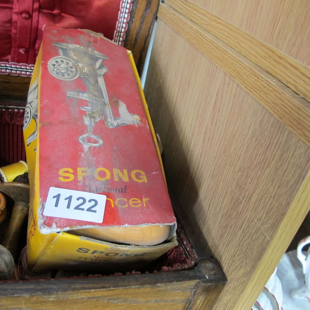 Lot 1122: Boxed Spong mincer 