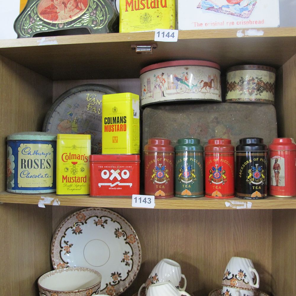 Lot 1143: Job lot of vintage tins 