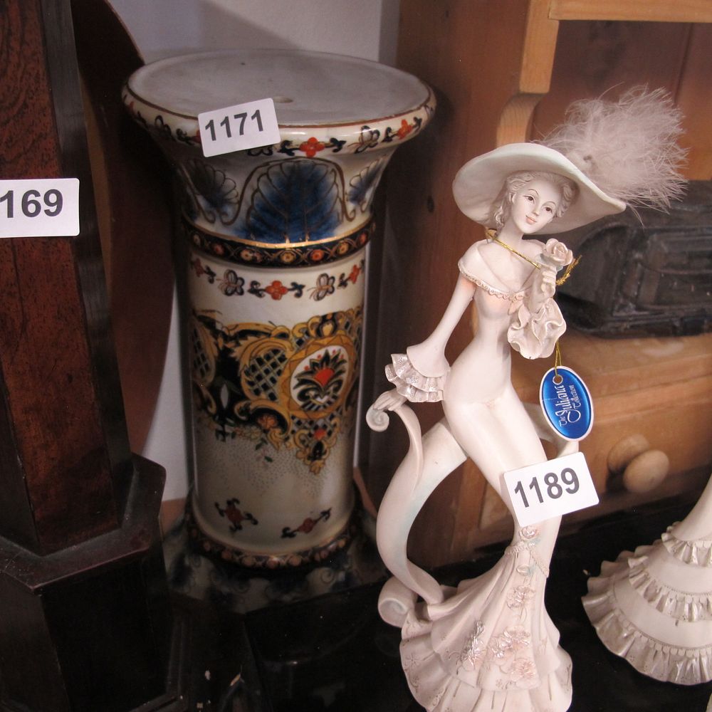 Lot 1171: Ceramic planter stand