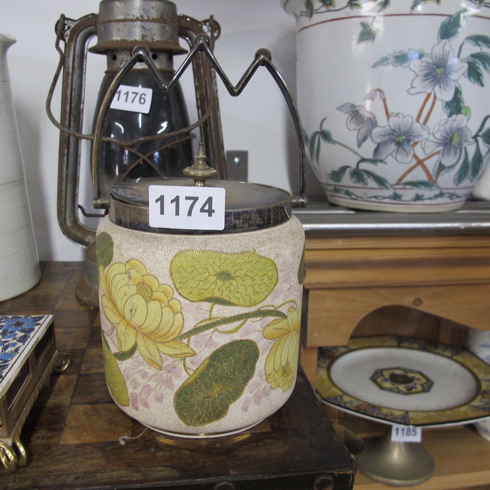 Lot 1174: Lidded ceramic pot