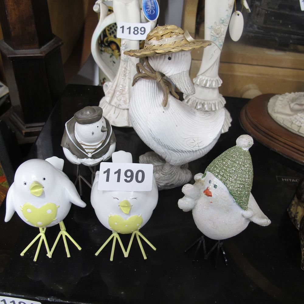 Lot 1190: Lot of lovely birds 