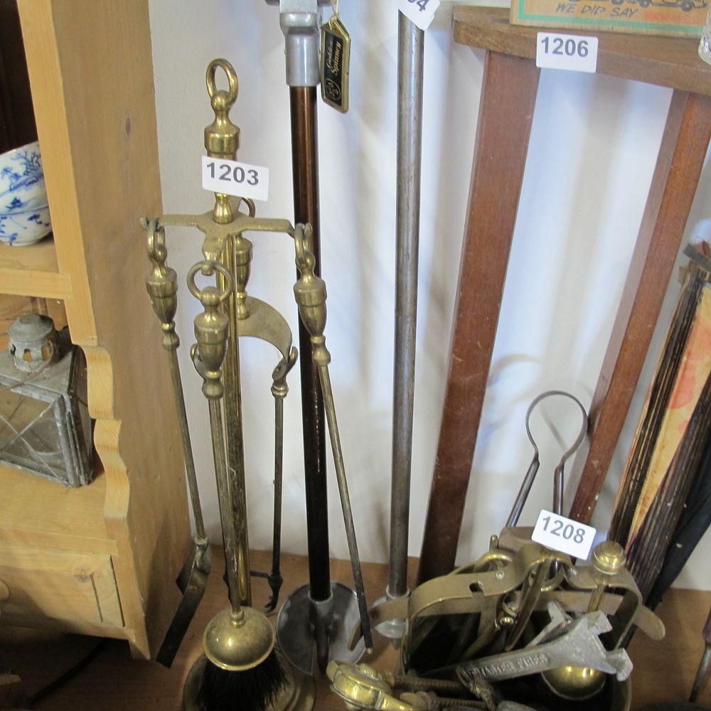 Lot 1203: Fireplace companion set 
