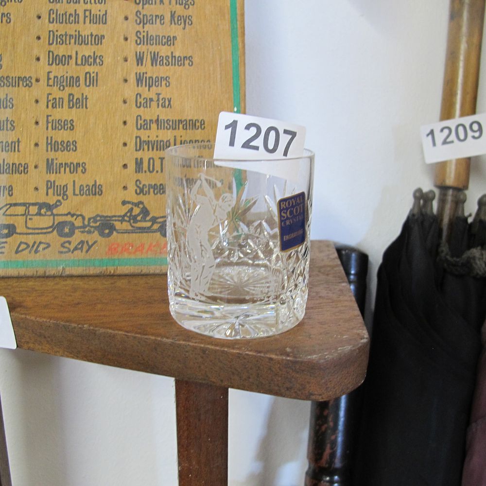 Lot 1207: Royal Scot crystal glass golfing motif
