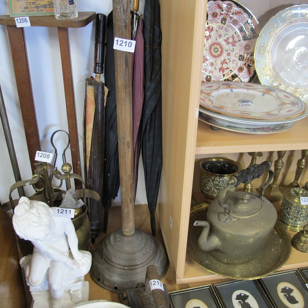 Lot 1210: Vintage washing dolly 