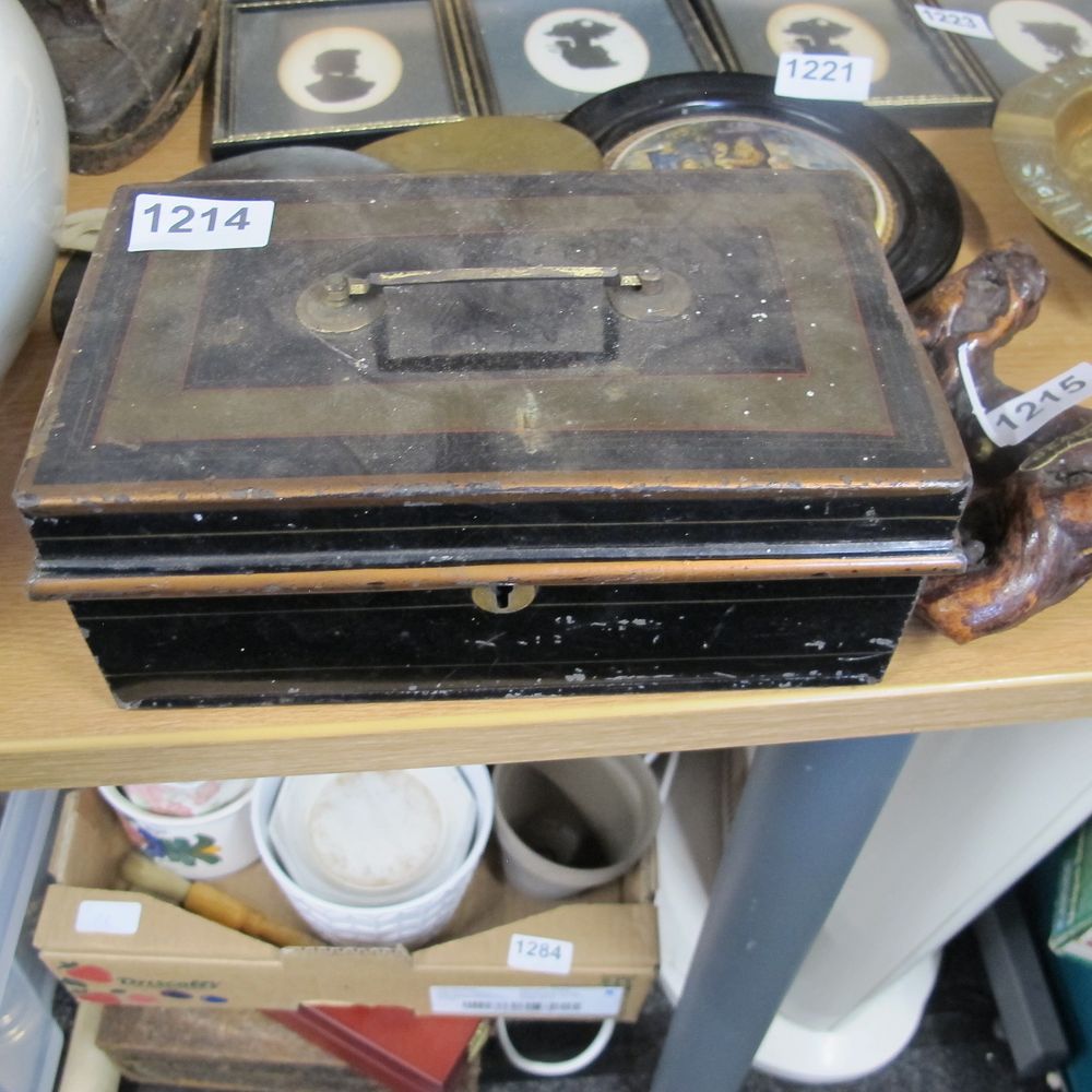 Lot 1214: Metal money box 