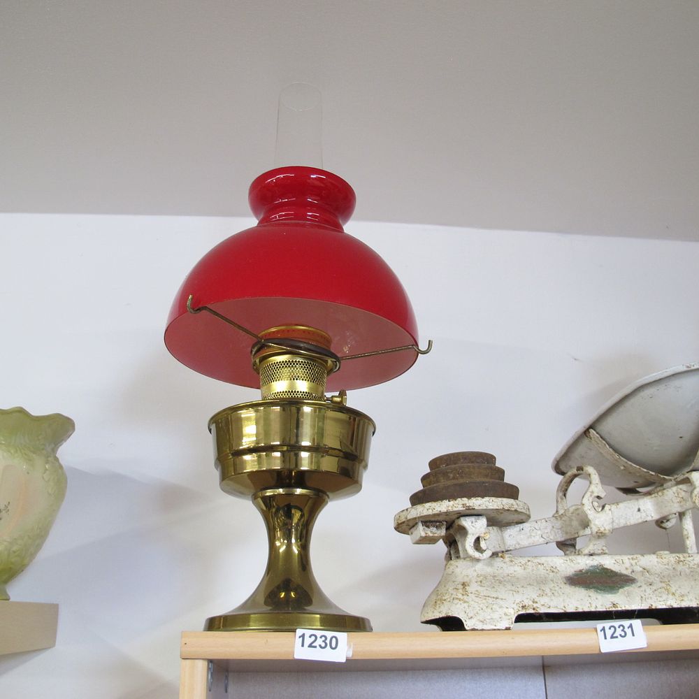 Lot 1230: Beautiful brass Oil lamp