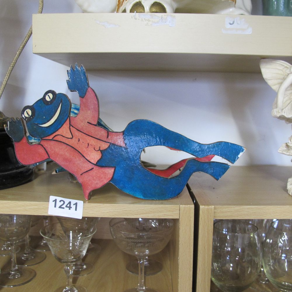 Lot 1241: Frog themed wine holder