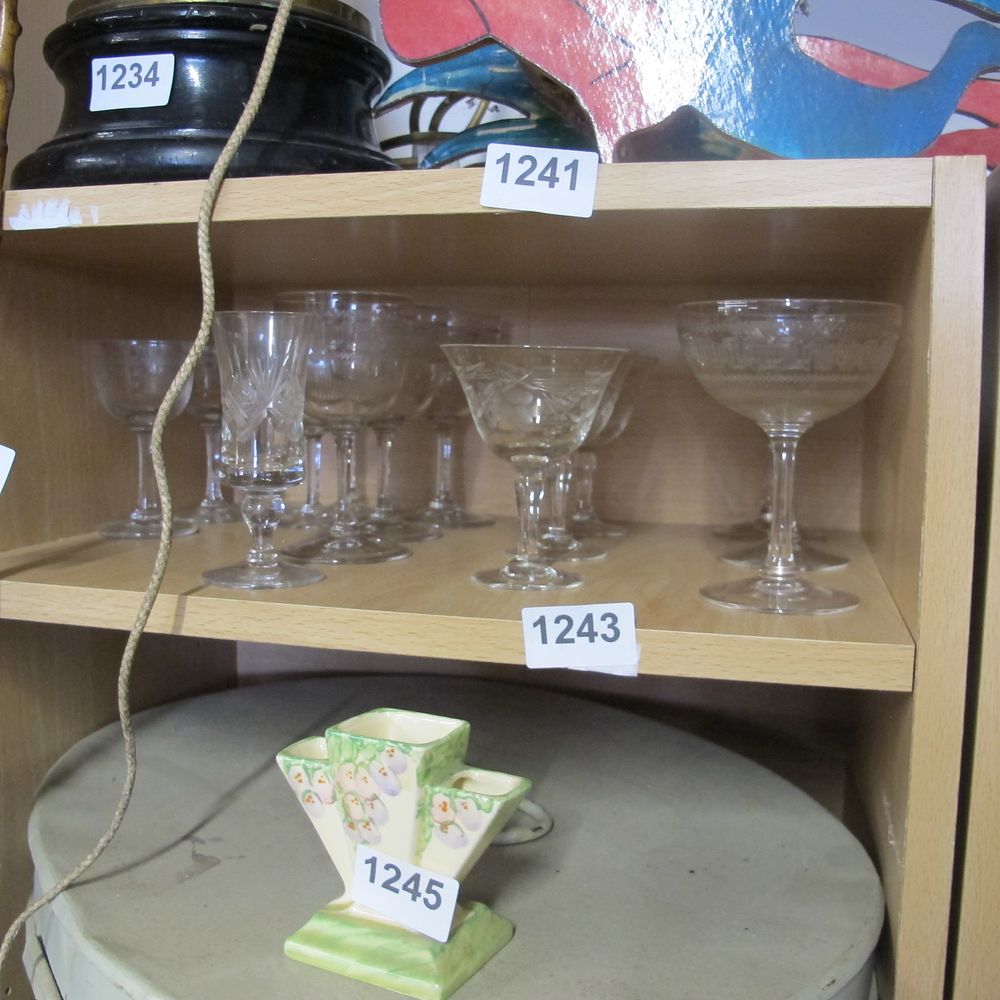 Lot 1243: Various glassware 