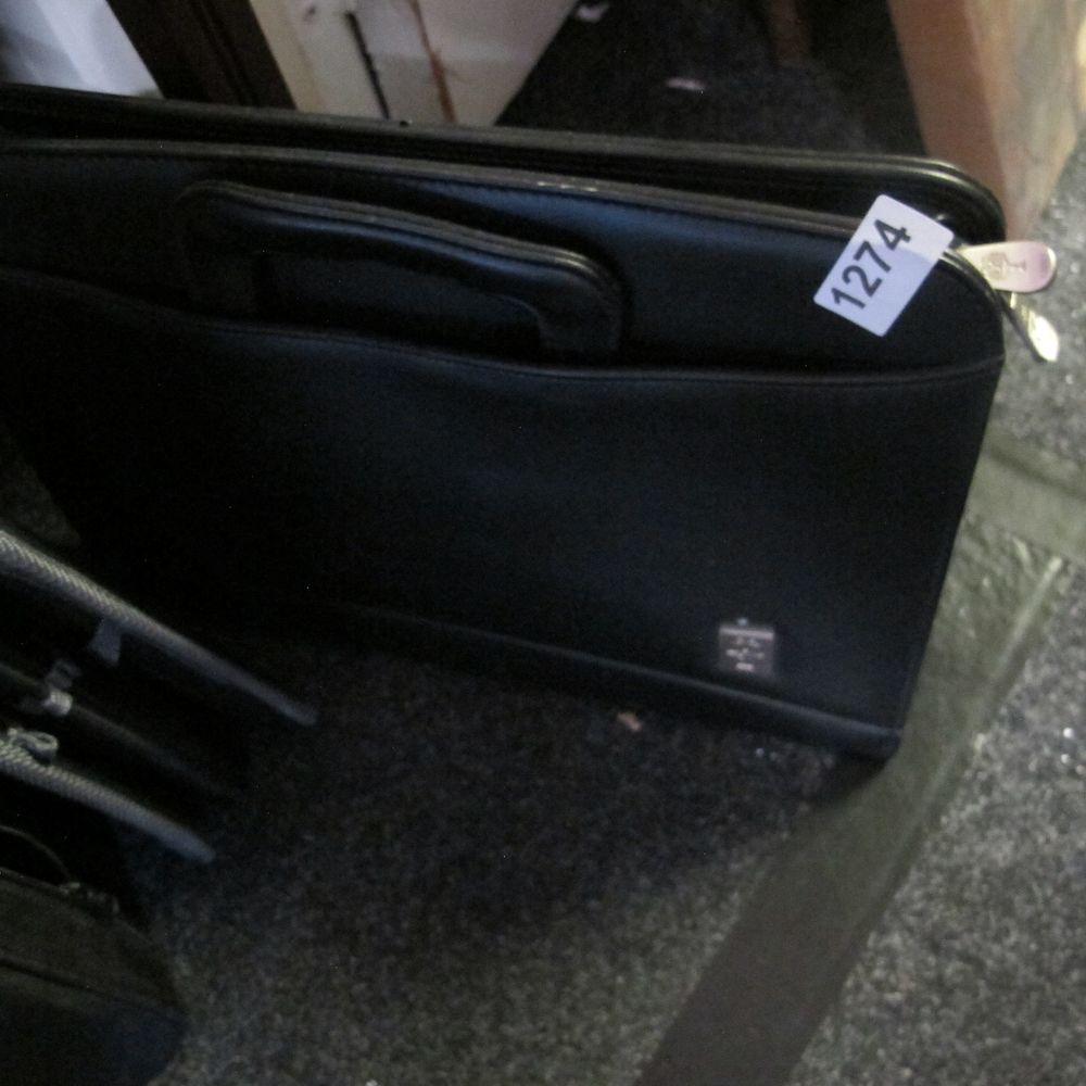 Lot 1274: A teachers modern satchel
