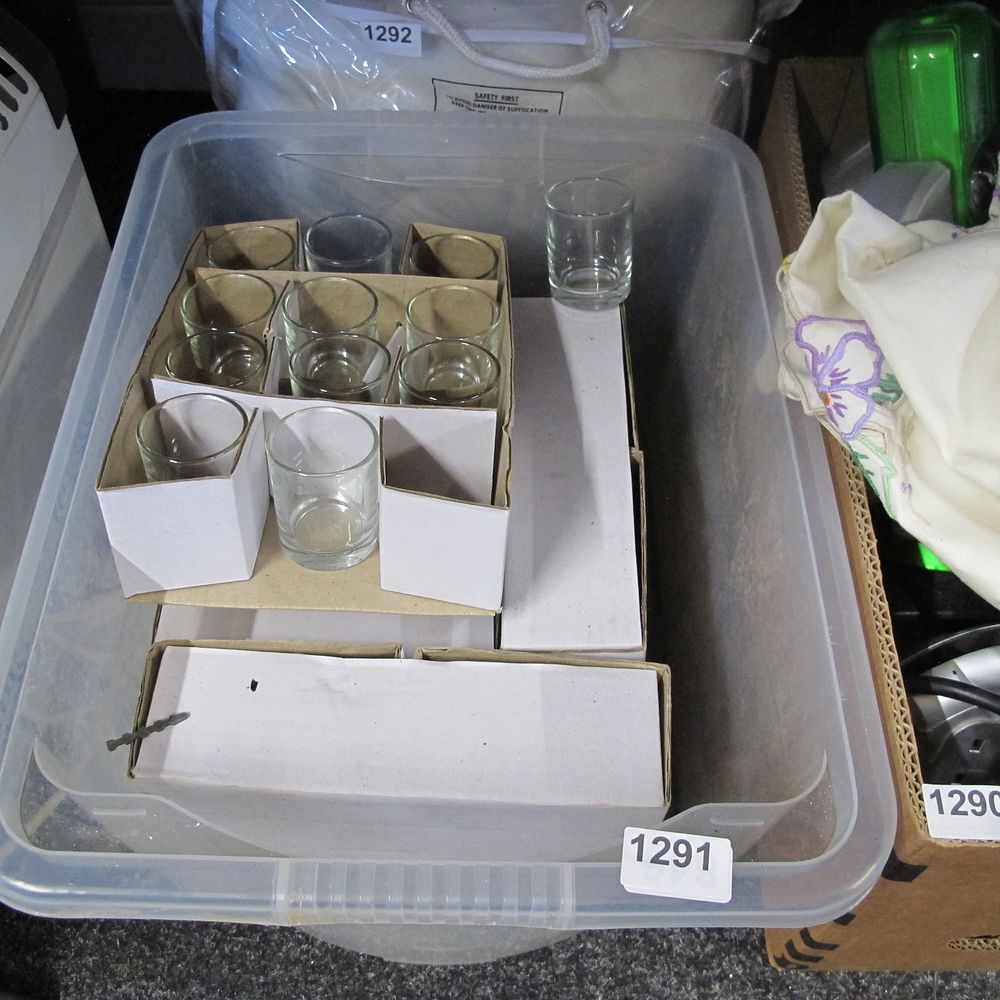 Lot 1291: a box of new small glasses