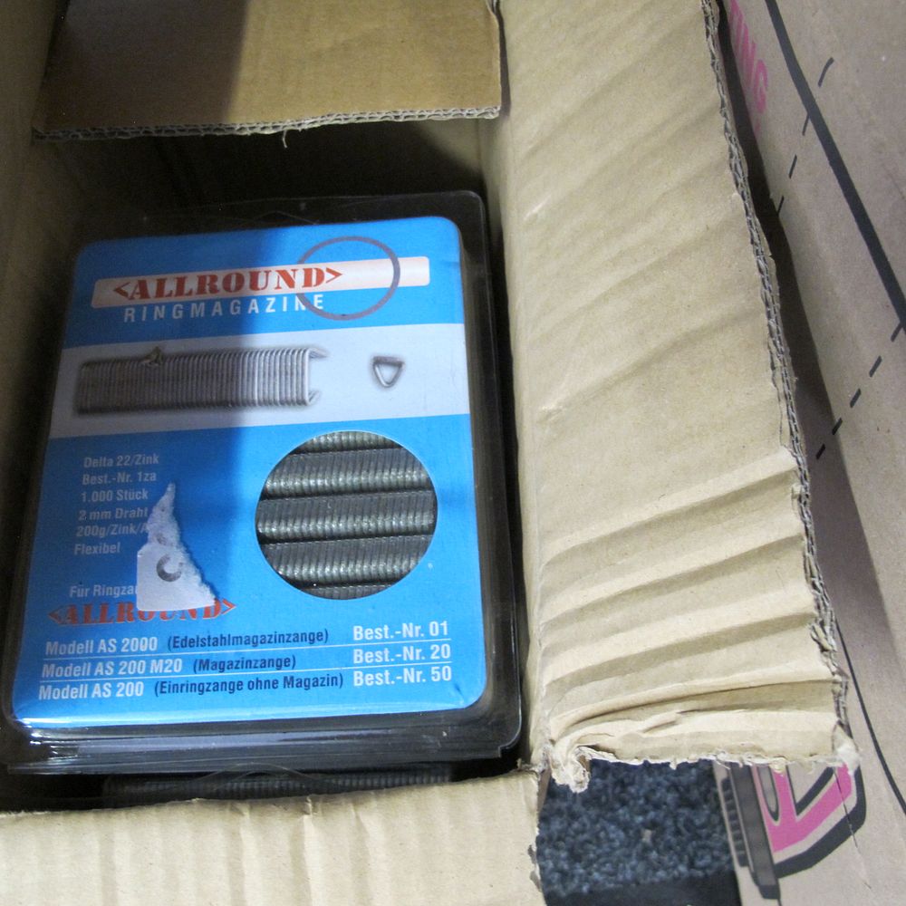 Lot 1302: Brand new boxes of fencing staples