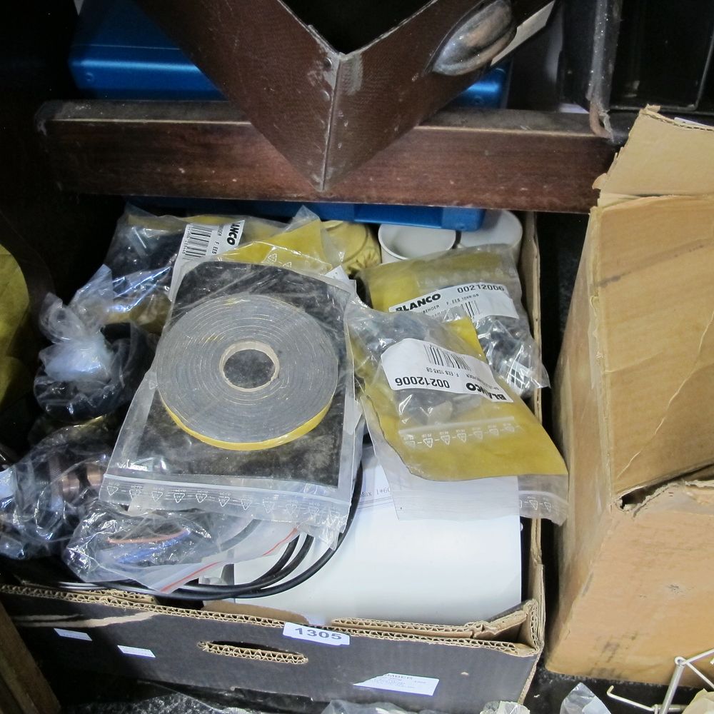 Lot 1305: Of miscellaneous Items including light fittings