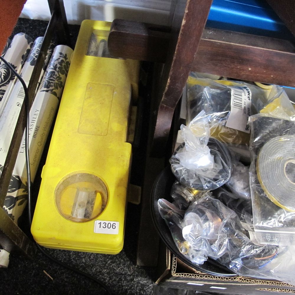 Lot 1306: A laser level with tripod and case