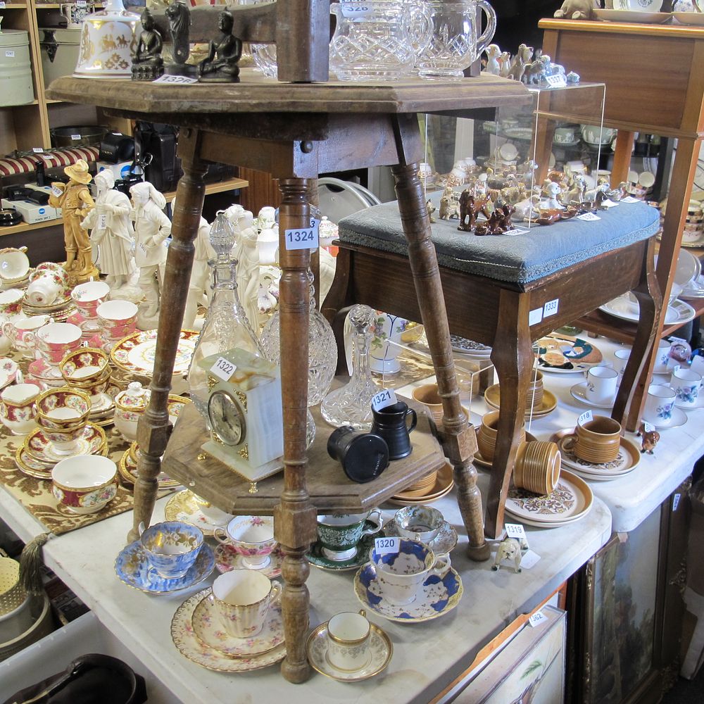 Lot 1324: A vintage Octagonal topped table
