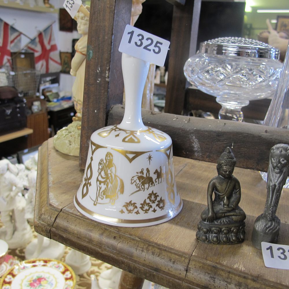 Lot 1325: A harmesly bell