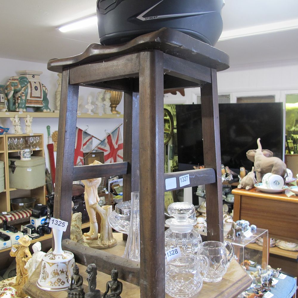 Lot 1327: A vintage milkmaid stool