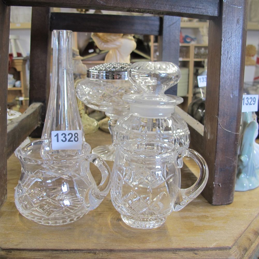 Lot 1328: Various crystal items