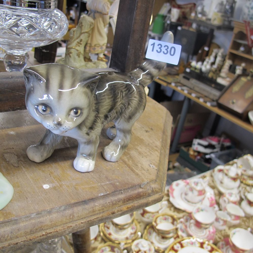 Lot 1330: A Goebel cat figurine