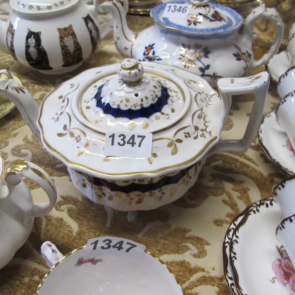 Lot 1347: Antique teapot AF: Crack on top