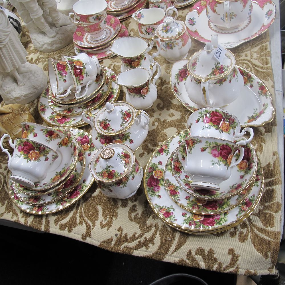 Lot 1351: A large collection of Royal Albert Country Rose